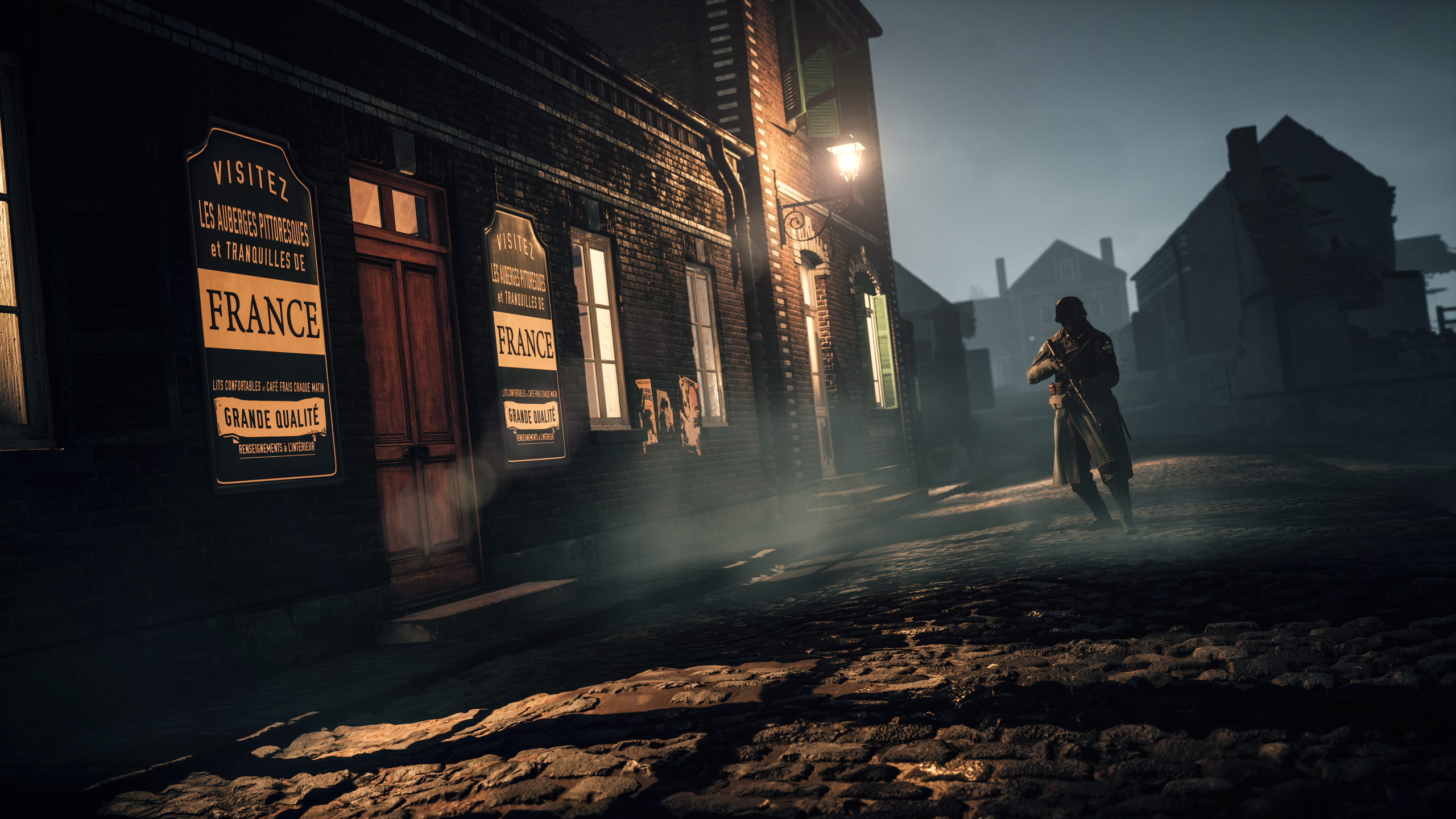 Amiens at night